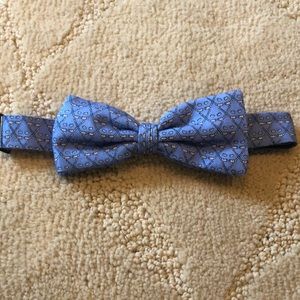 VINEYARD VINES boys’ bow tie - hockey sticks